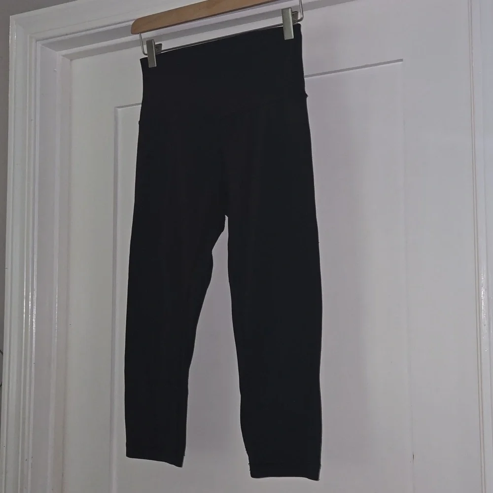 Lululemon Black Cropped Leggings High‎ Rise Size 6